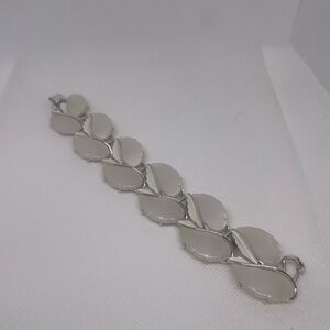 Lisner Signed Thermoset Leaf Link Bracelet